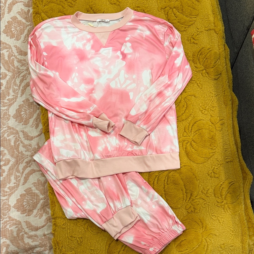 Ekouaer Pink Tie-Dye Pajamas Sz medium. Never worn!!